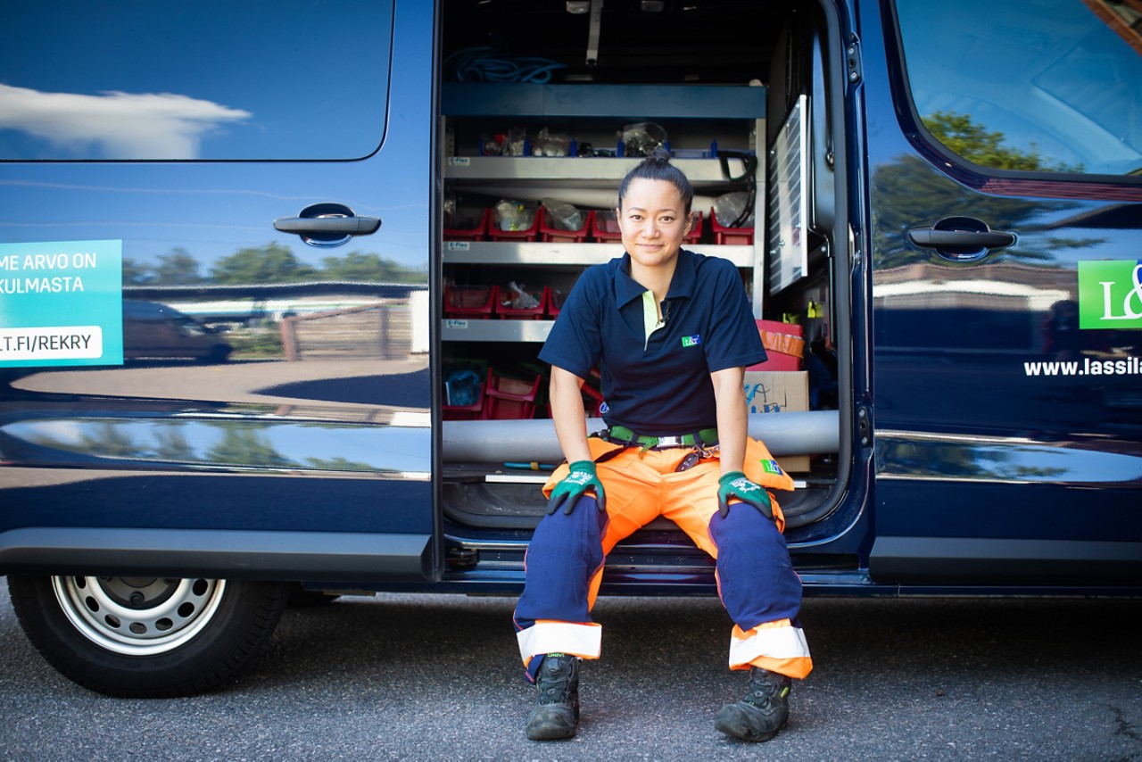  Lassila & Tikanojana LV-asentaja Sonja Toivanen ja Toyota Proace