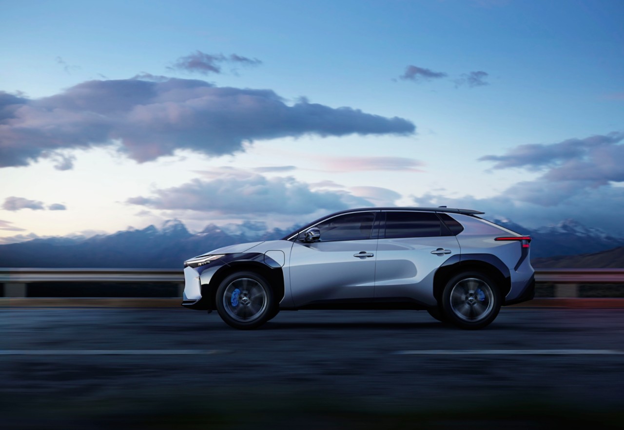 Toyota bZ4X täyssähköinen crossover