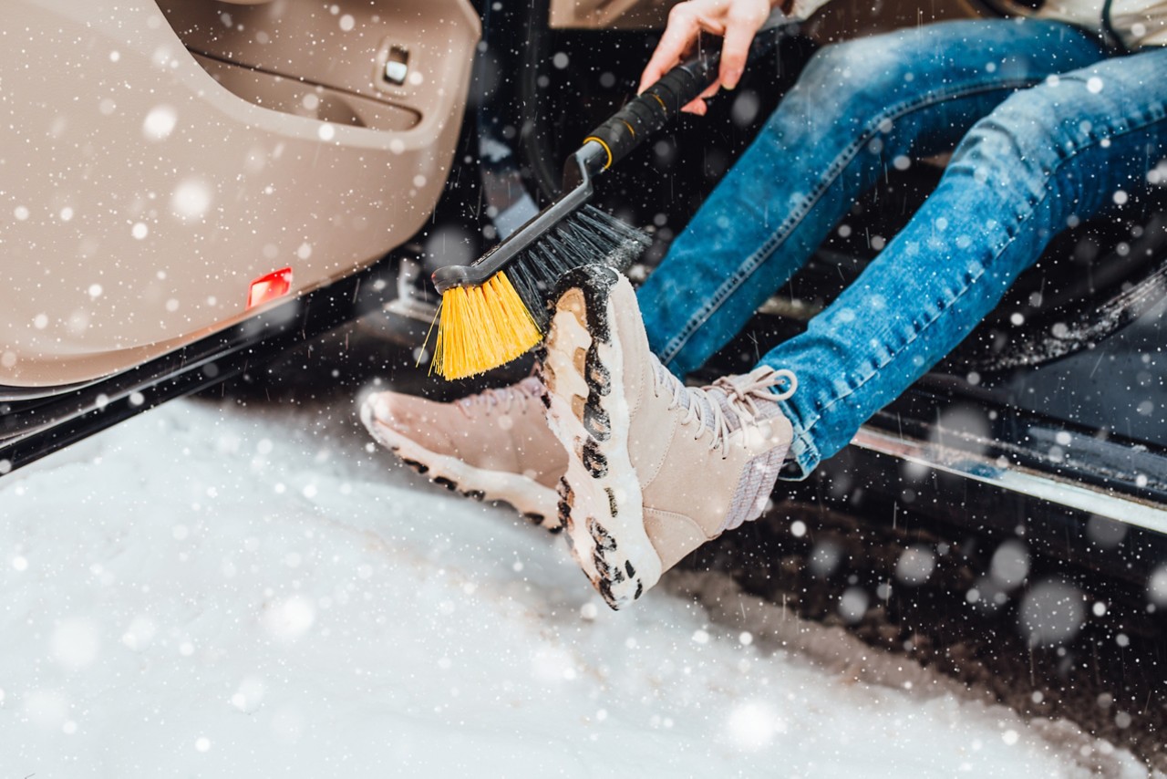Lumiset kengät kannattaa putsata ennen autoon menoa.