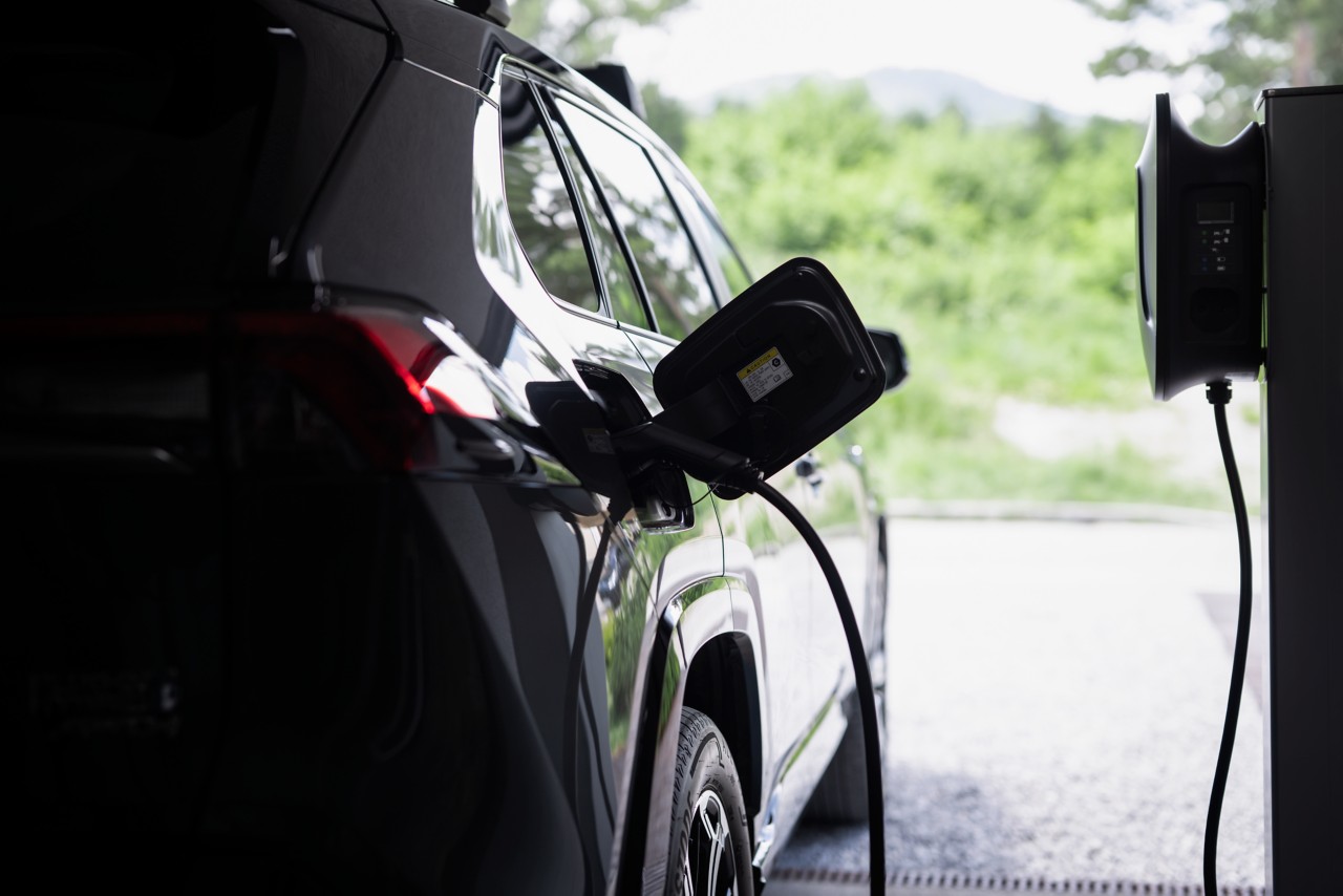 Toyota RAV4 Plug-in Hybrid latauksessa